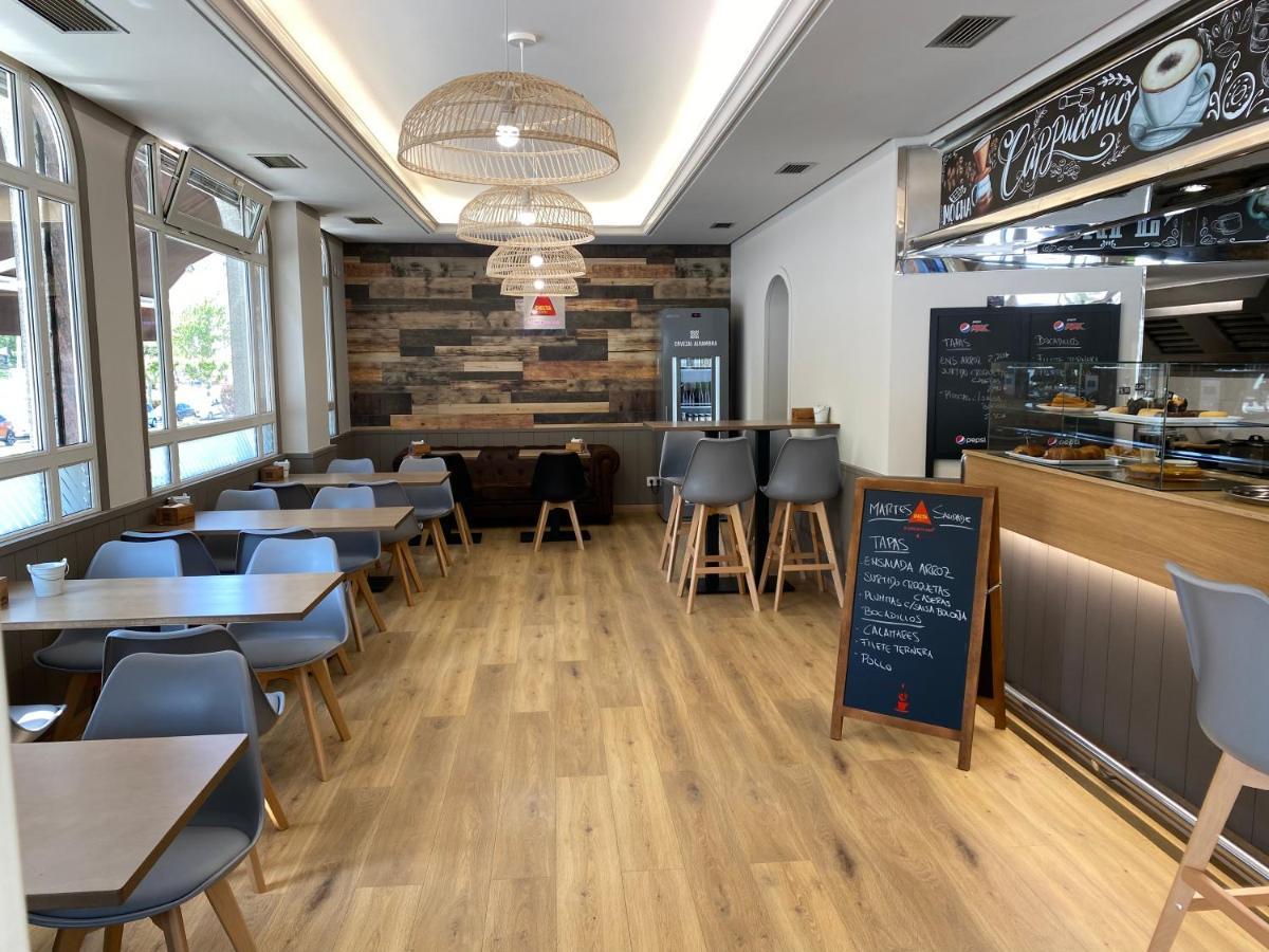 Saudade Hostal Cafeteria Ла-Корунья Экстерьер фото